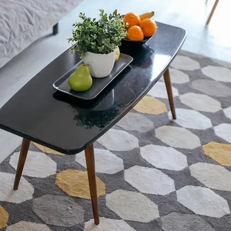 Przechodnia 2 Yellow - Biurko Oraz Wygodny Fotel Do Pracy - Better * Varşova