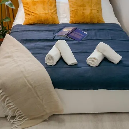 Przechodnia 2 Yellow - Biurko Oraz Wygodny Fotel Do Pracy - Better * Varşova