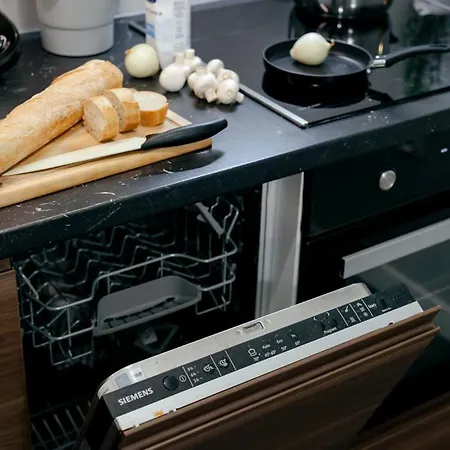 Przechodnia 2 Yellow - Biurko Oraz Wygodny Fotel Do Pracy - Better