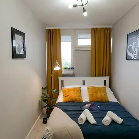 Przechodnia 2 Yellow: Free Parking, Work-friendly, Smart Tv Apartment Warsaw
