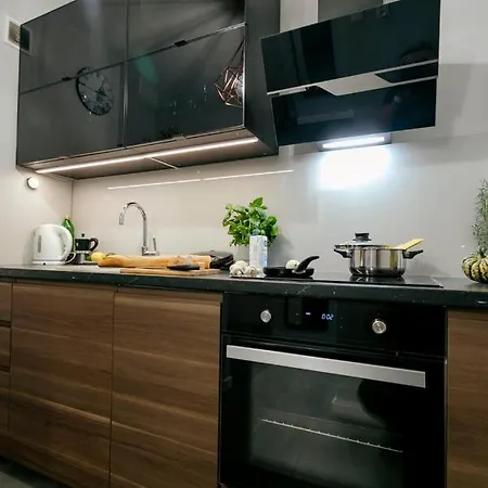 Przechodnia 2 Yellow: Free Parking, Work-friendly, Smart Tv Apartment Warsaw