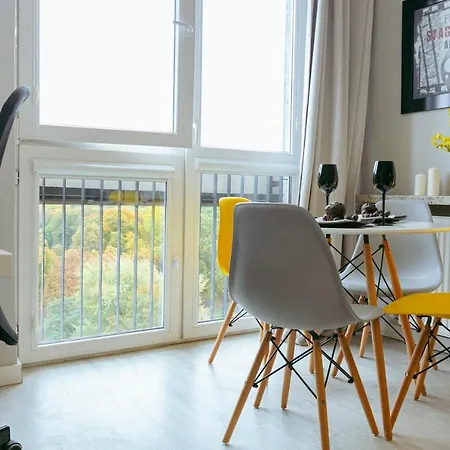 Apartment Przechodnia 2 Yellow: Free Parking, Work-friendly, Smart Tv *