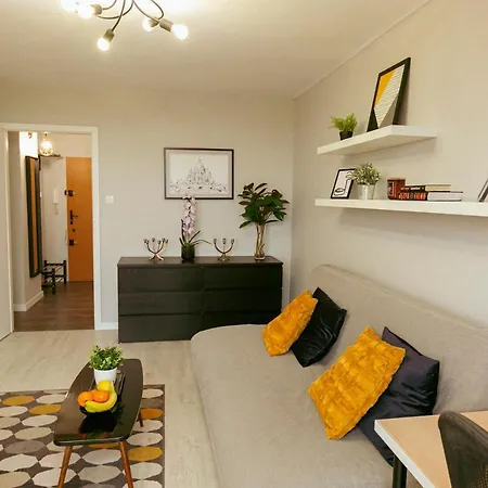 Apartment Przechodnia 2 Yellow: Free Parking, Work-friendly, Smart Tv