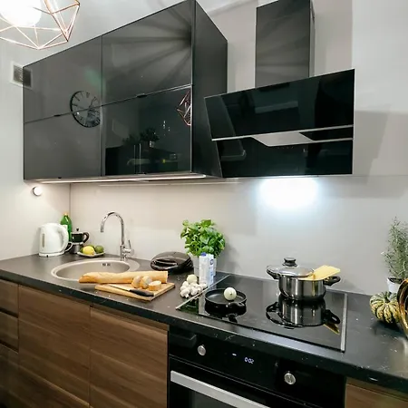 Apartment Przechodnia 2 Yellow: Free Parking, Work-friendly, Smart Tv Warsaw