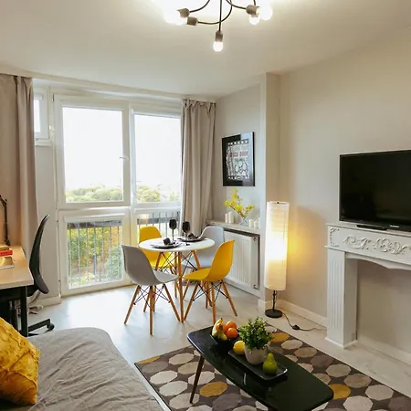 Przechodnia 2 Yellow: Free Parking, Work-friendly, Smart Tv * Warsaw