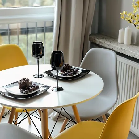 Apartment Przechodnia 2 Yellow: Free Parking, Work-friendly, Smart Tv *