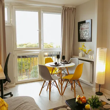 Apartment Przechodnia 2 Yellow: Free Parking, Work-friendly, Smart Tv Warsaw
