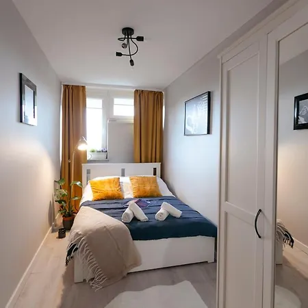 Przechodnia 2 Yellow: Free Parking, Work-friendly, Smart Tv Apartment Warsaw