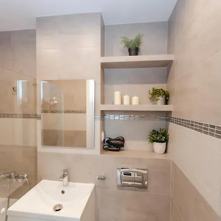 Przechodnia 2 Yellow: Free Parking, Work-friendly, Smart Tv Apartment Warsaw
