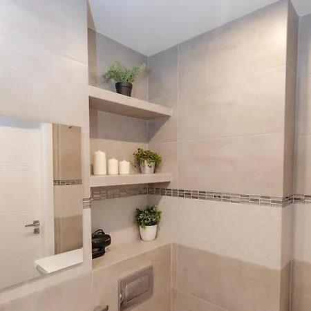 Przechodnia 2 Yellow: Free Parking, Work-friendly, Smart Tv Apartment Warsaw
