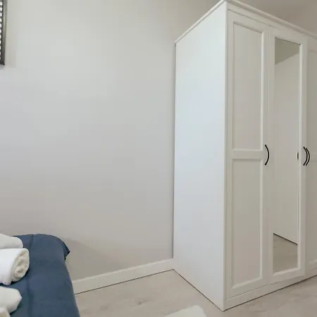 Przechodnia 2 Yellow: Free Parking, Work-friendly, Smart Tv * Warsaw