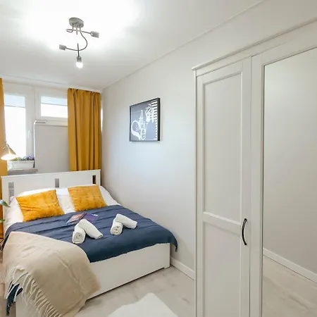 Przechodnia 2 Yellow: Free Parking, Work-friendly, Smart Tv * Warsaw