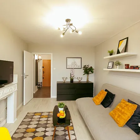 Apartment Przechodnia 2 Yellow: Free Parking, Work-friendly, Smart Tv