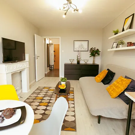 Przechodnia 2 Yellow: Free Parking, Work-friendly, Smart Tv