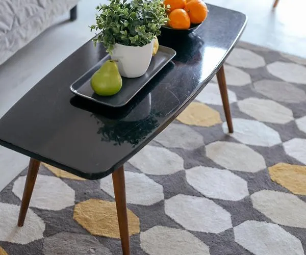 Przechodnia 2 Yellow - Biurko Oraz Wygodny Fotel Do Pracy - Better * Warszawa