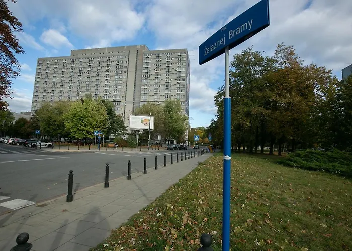 Lejlighed Przechodnia 2 Yellow - Biurko Oraz Wygodny Fotel Do Pracy - Better *