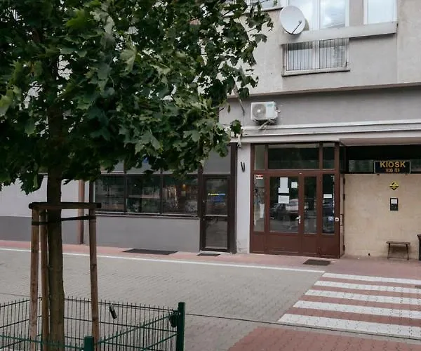 Przechodnia 2 Yellow - Biurko Oraz Wygodny Fotel Do Pracy - Better