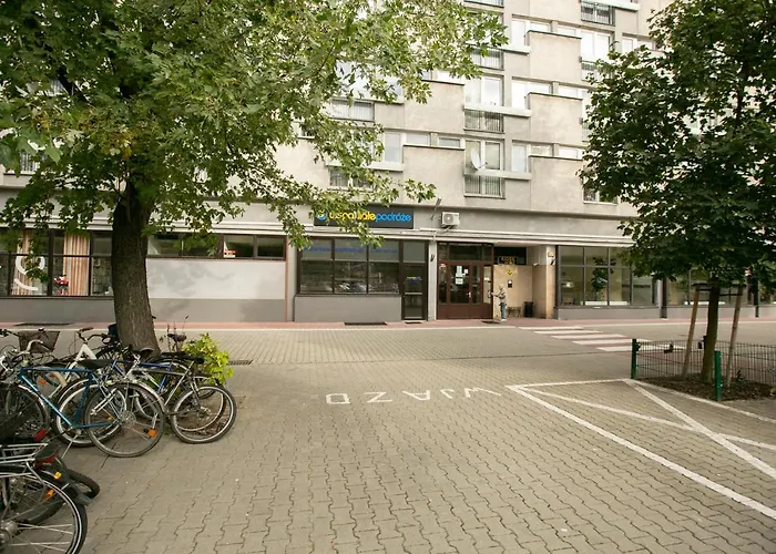 Przechodnia 2 Yellow - Biurko Oraz Wygodny Fotel Do Pracy - Better Lejlighed Warszawa