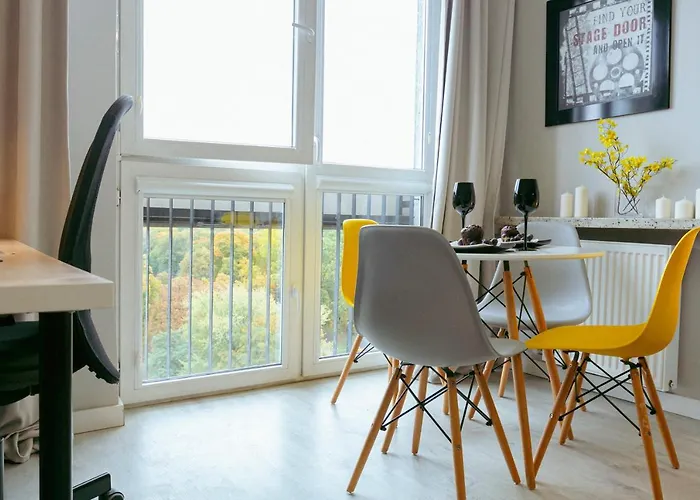 Lejlighed Przechodnia 2 Yellow - Biurko Oraz Wygodny Fotel Do Pracy - Better *