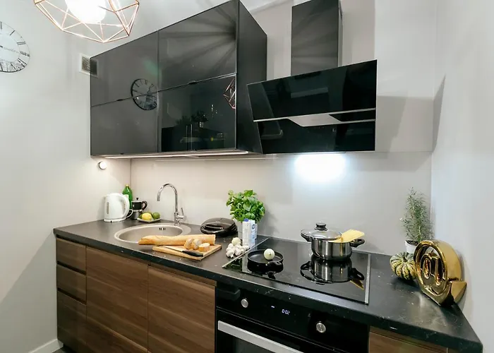 Lejlighed Przechodnia 2 Yellow - Biurko Oraz Wygodny Fotel Do Pracy - Better Warszawa