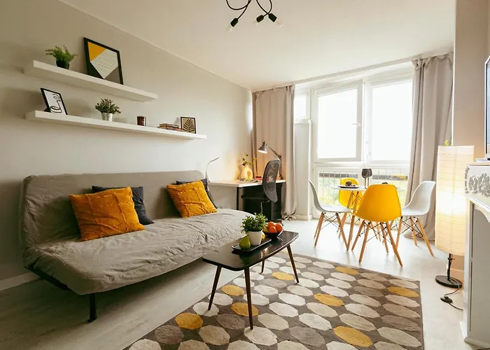 Lejlighed Przechodnia 2 Yellow - Biurko Oraz Wygodny Fotel Do Pracy - Better