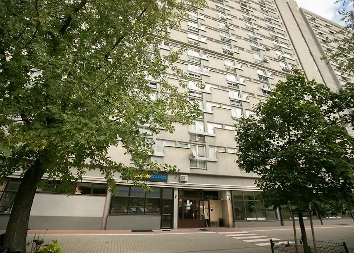 Przechodnia 2 Yellow - Biurko Oraz Wygodny Fotel Do Pracy - Better