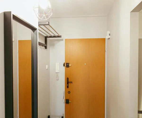 Przechodnia 2 Yellow - Biurko Oraz Wygodny Fotel Do Pracy - Better * Warszawa