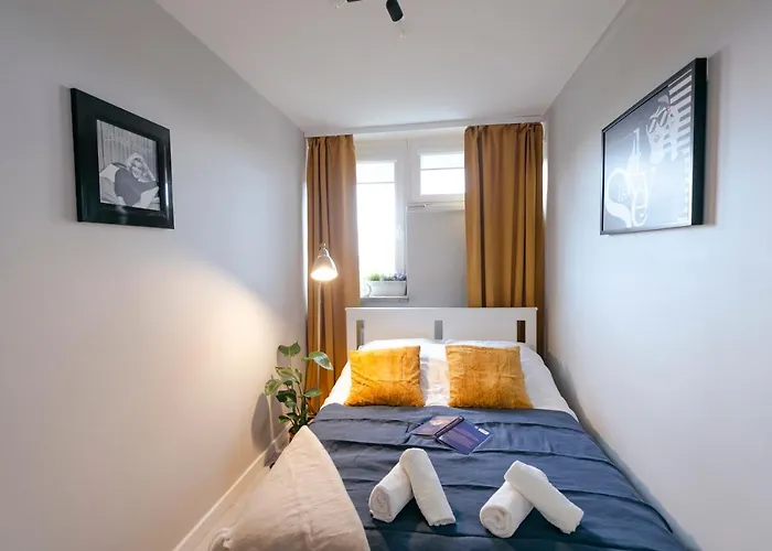 Przechodnia 2 Yellow - Biurko Oraz Wygodny Fotel Do Pracy - Better