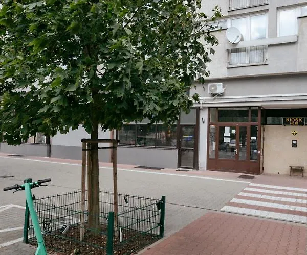 Przechodnia 2 Yellow - Biurko Oraz Wygodny Fotel Do Pracy - Better *