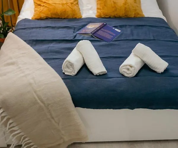 Przechodnia 2 Yellow - Biurko Oraz Wygodny Fotel Do Pracy - Better * Warszawa