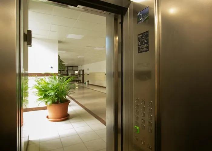 Przechodnia 2 Yellow - Biurko Oraz Wygodny Fotel Do Pracy - Better Warszawa