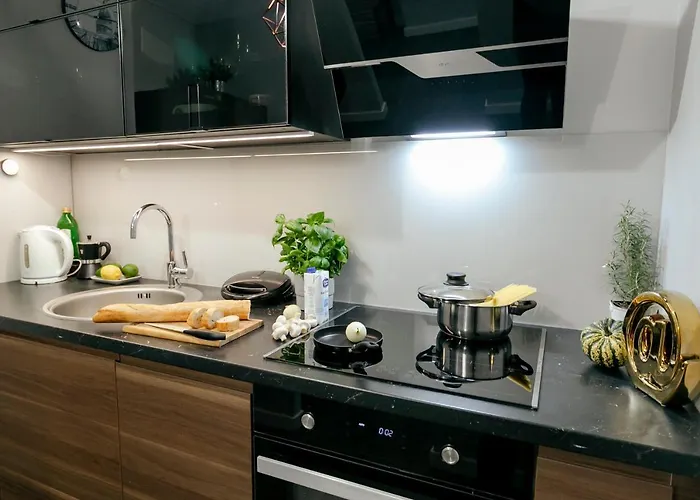 Przechodnia 2 Yellow - Biurko Oraz Wygodny Fotel Do Pracy - Better Lejlighed Warszawa