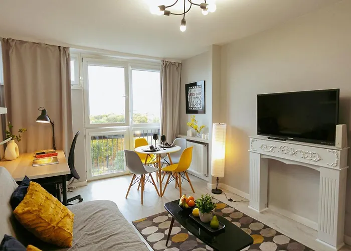 Przechodnia 2 Yellow - Biurko Oraz Wygodny Fotel Do Pracy - Better * Warszawa