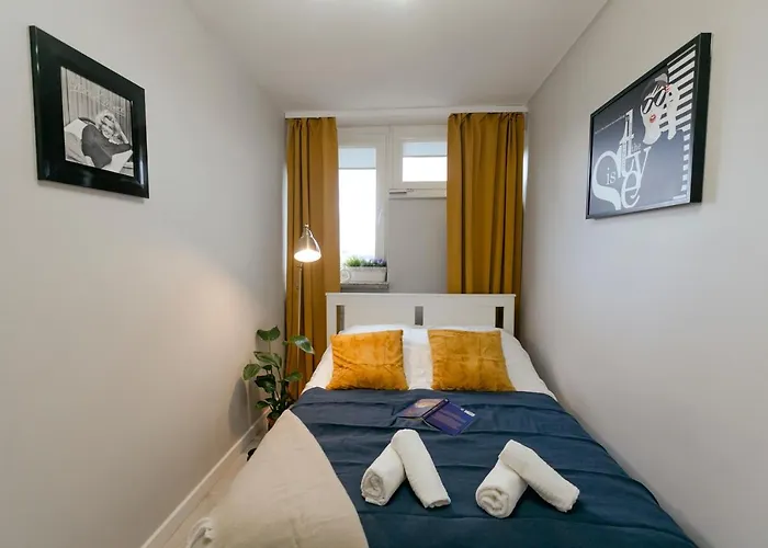 Przechodnia 2 Yellow - Biurko Oraz Wygodny Fotel Do Pracy - Better Warszawa