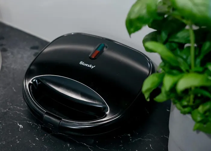 Przechodnia 2 Yellow - Biurko Oraz Wygodny Fotel Do Pracy - Better