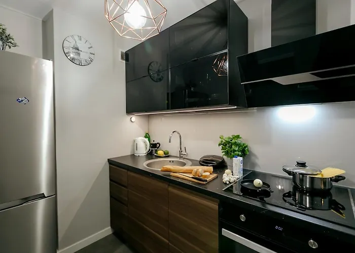 Lejlighed Przechodnia 2 Yellow - Biurko Oraz Wygodny Fotel Do Pracy - Better