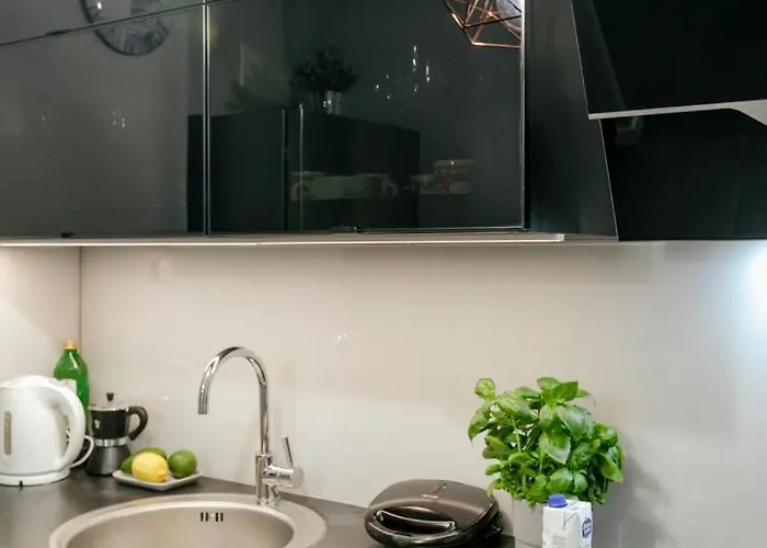 Przechodnia 2 Yellow - Biurko Oraz Wygodny Fotel Do Pracy - Better Lejlighed Warszawa