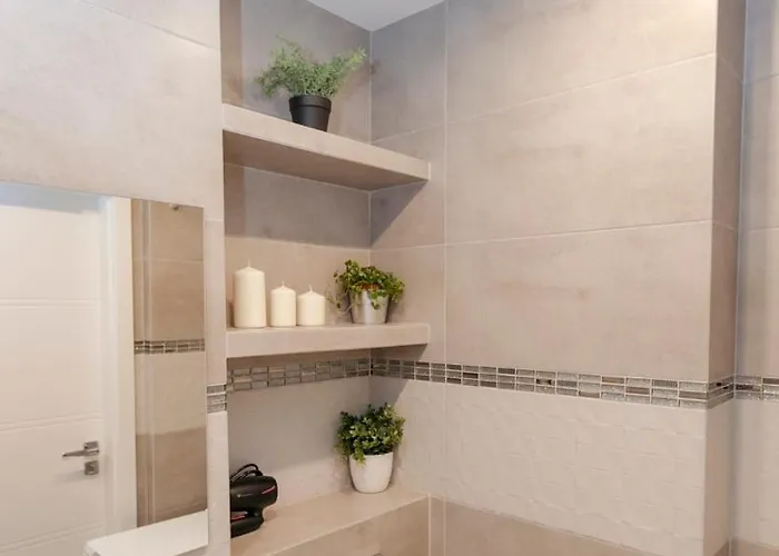 Przechodnia 2 Yellow - Biurko Oraz Wygodny Fotel Do Pracy - Better Lejlighed Warszawa