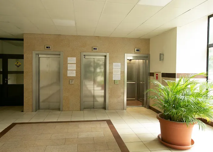 Przechodnia 2 Yellow - Biurko Oraz Wygodny Fotel Do Pracy - Better Warszawa