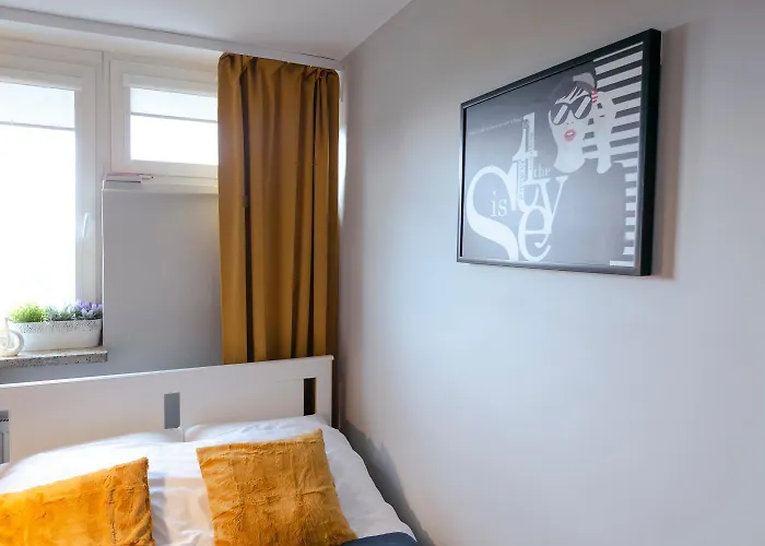 Lejlighed Przechodnia 2 Yellow - Biurko Oraz Wygodny Fotel Do Pracy - Better *