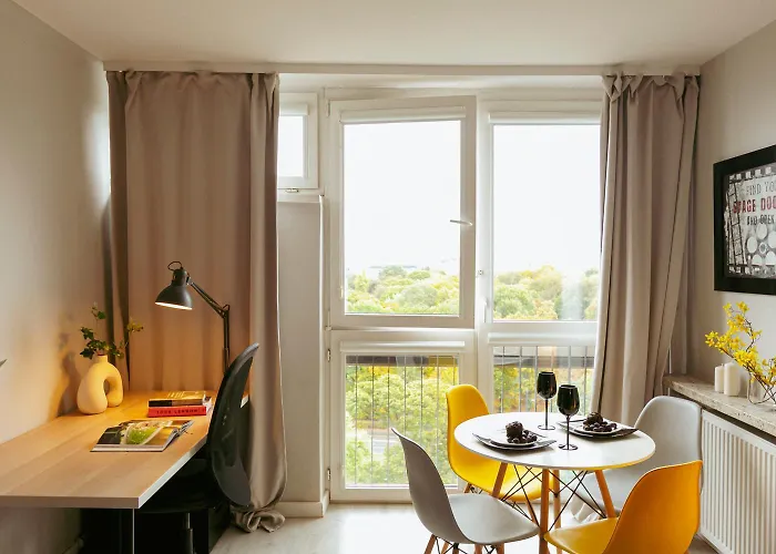 Przechodnia 2 Yellow - Biurko Oraz Wygodny Fotel Do Pracy - Better Lejlighed Warszawa