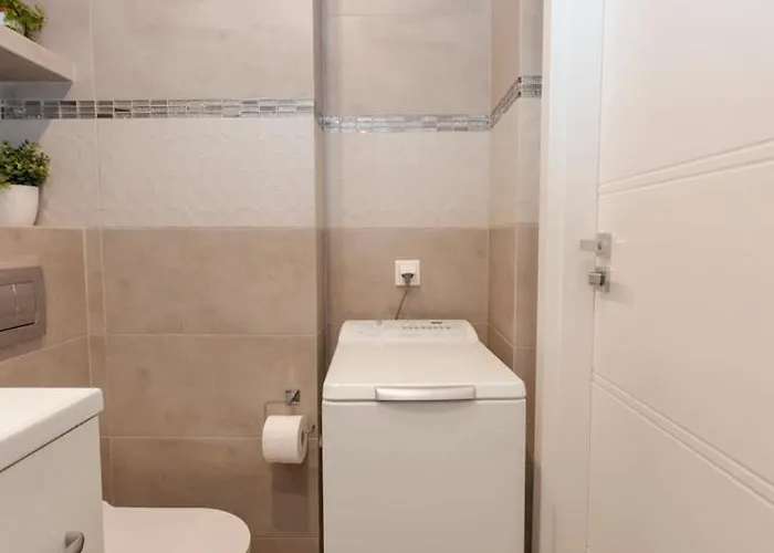 Przechodnia 2 Yellow - Biurko Oraz Wygodny Fotel Do Pracy - Better *