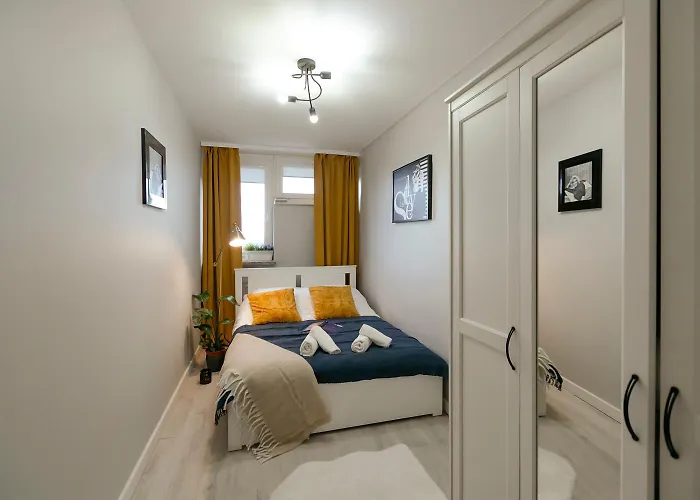 Przechodnia 2 Yellow - Biurko Oraz Wygodny Fotel Do Pracy - Better Warszawa