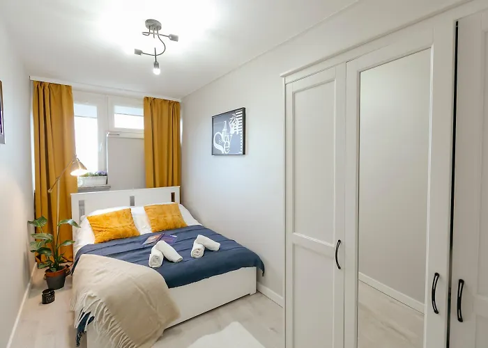 Przechodnia 2 Yellow - Biurko Oraz Wygodny Fotel Do Pracy - Better * Warszawa