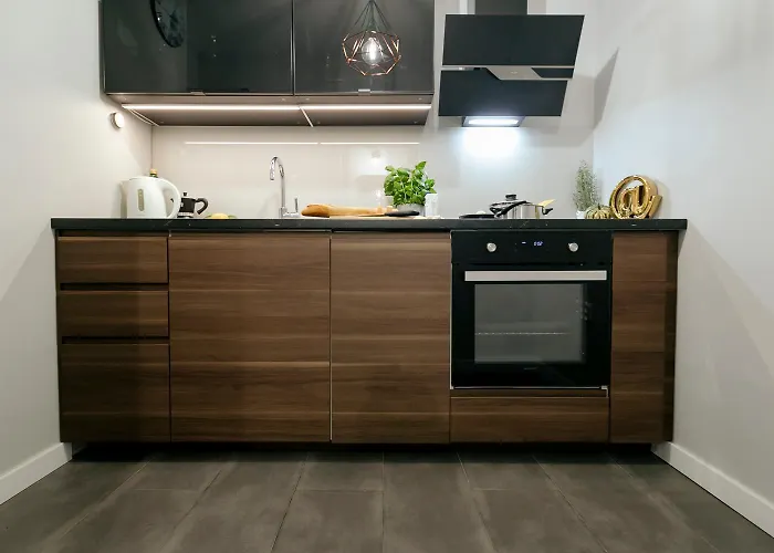 Przechodnia 2 Yellow - Biurko Oraz Wygodny Fotel Do Pracy - Better