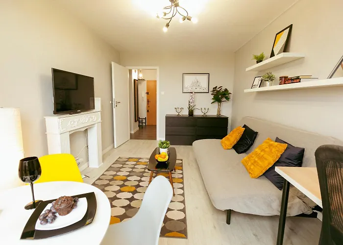 Przechodnia 2 Yellow - Biurko Oraz Wygodny Fotel Do Pracy - Better