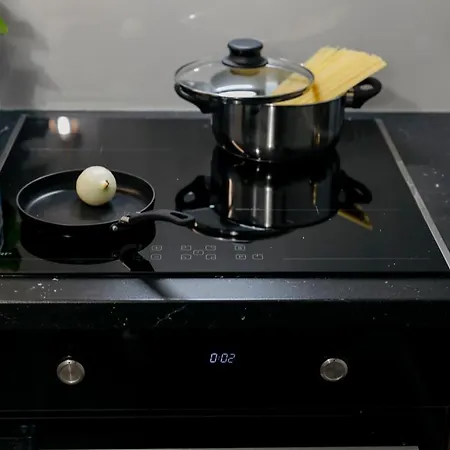 Przechodnia 2 Yellow - Biurko Oraz Wygodny Fotel Do Pracy - Better Διαμέρισμα