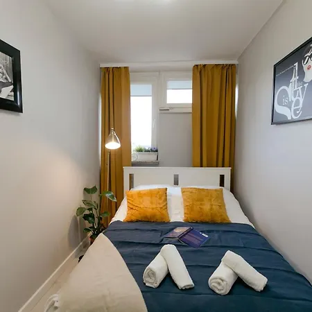 Przechodnia 2 Yellow - Biurko Oraz Wygodny Fotel Do Pracy - Better Βαρσοβία