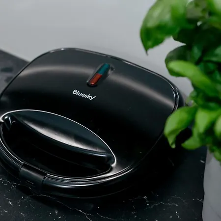 Przechodnia 2 Yellow - Biurko Oraz Wygodny Fotel Do Pracy - Better