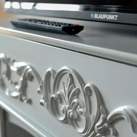 Przechodnia 2 Yellow - Biurko Oraz Wygodny Fotel Do Pracy - Better Διαμέρισμα